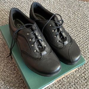 Clarks In motion hike in black 7.5 wide